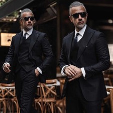 Schwarzer Herrenanzug