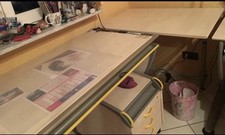 gut erhaltene Schreibtischkombination mit Stuhl und Rollcontainer