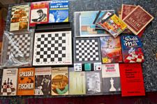 SCHACH Konvolut 3 Schachcomputer viele Fachbücher Spiele und Infomaterial