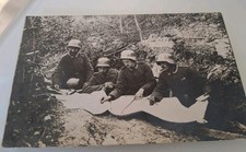 WK.1 AK Sturmtruppe Offiziere Stahlhelm Lesen Karte ...vor Verdun 1916
