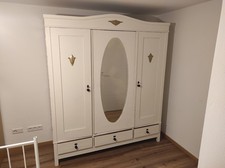 Wunderschöner Vintage Kleiderschrank mit ovalem Spiegel