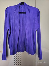 ISSEY MIYAKE PLEATS PLEASE Jacke/Cardigan, blau(violett), Grösse 5, mit Etikett