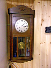 antike Wanduhr -Regulator um