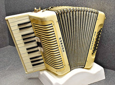 Hohner Student IVM 32 Bässe