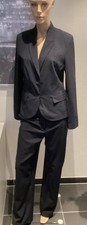 Schwarzer gestreifter Anzug in Gr. 42 von Yessica