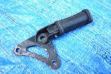 Yamaha   XS650 Typ 447 ab  1976   Fußraste und Halter hinten links Auspuffhalter