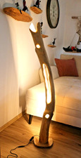 Stehlampe-mit-LED-aus Holz