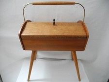 Nähkasten auf Beinen Holz Vintage 50er 60er Mid Century Einsatz abnehmbare Füße