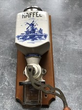 alte wand kaffeemühle