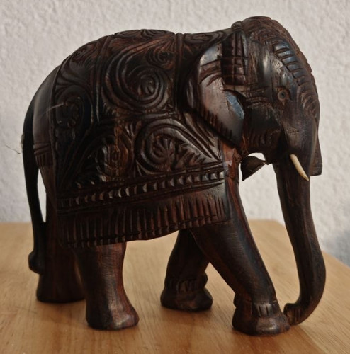 Handgeschnitzter holzelefant - handgeschnitzter,