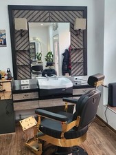 Spiegel, Waschbecken + Friseur Stuhl; Zusätzlich Großer Leder Sofa Geschenkt 