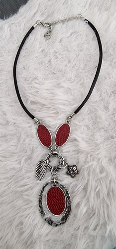 Schöne kette schwarz rot v - schwarz,,