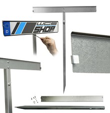 Parkplatzschild mit Halterung für Nummernschild und Einschlagpfosten