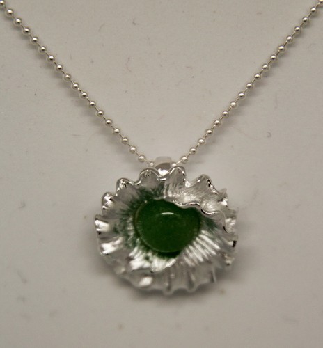Blume form anhänger mit jade - form,