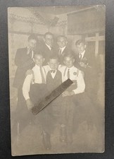 Foto Portrait Junge Männer Jugendlich Anzug Spaß Gay Vintage Model Anzug Kneipe