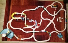 BRIO Holzbahn Komplettanlage – Garage, Spiralturm, Tunnel, viele Schienen &...