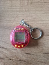 Bandai Original Tamagotchi Gen 1 (1997) – Transparent Red mit gelben Knöpfen