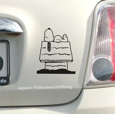 Aufkleber Snoopy auf der Hütte 14x12cm S104 in Wunschfarbe Autoaufkleber Peanuts