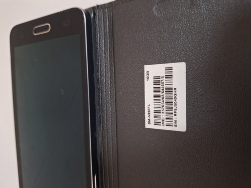 Handy samsung galaxy - a3, riss