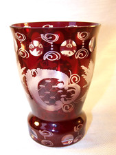 Böhmisches Überfangglas Becher, geschliffen, Weinrot, H. 11,5 cm, TOP-Zustand