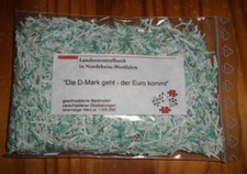 Die D-Mark geht - der EURO kommt  - geschredderte Banknoten LZB NRW