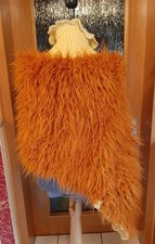 Damen Strick Poncho mit Rollkragen und Kunstpelz. Asymmetrisch. Handarbeit.