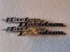 Harley Davidson Set Tankemblem 62435-11 & 62437-11 gebraucht