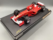 Modellautos 1:18 Hot Wheels Ferrari World Champion 2000 M. Schumacher #3 Vitrine