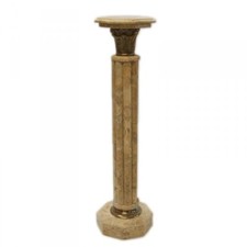 Säule aus Marmor im