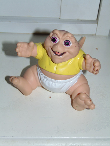 Baby sinclair die - die, dinos