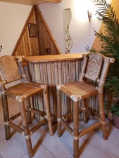 komplette Bambus Bar mit 2 Hockern und Bambus Wandverkleidung