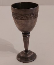 Kleiner versilberter Becher /