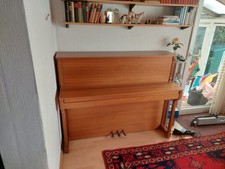 Hohner Klavier, drei Pedale