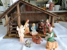 Weihnachskrippe mit Pozellanfiguren