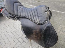 Zwei Sättel zu verkaufen - ideal für Holzpferd oder Barhocker