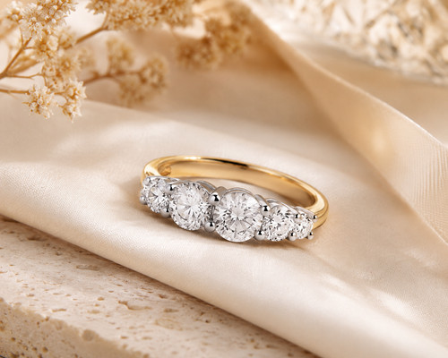 Eleganter ring mit fünf - eleganter,