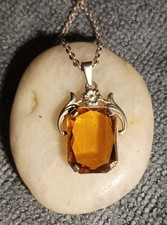 Anhänger mit facettierten