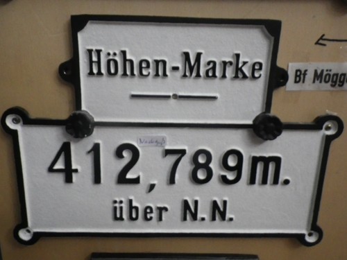 Schild höhenmarke hoehenmarke - schild,