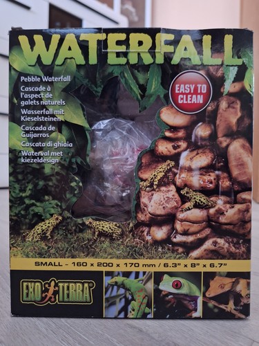 Wasserfall mit kieselsteinen - wasserfall,