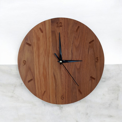 Wanduhr aus eichenholz massiv - aus,