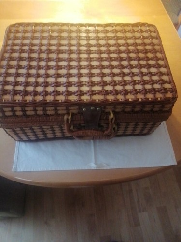 Picknickkoffer mit geschirr - picknickkoffer,