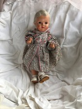 Wunderschöne Minerva Puppe