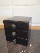 Schwarzes Schmuckkästchen mit 3 Schubladen Glasoptik mit optischen Macken