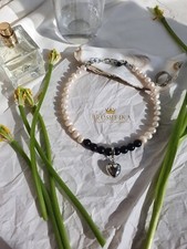 Halskette aus Perlen und Schungit