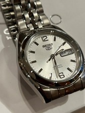 Seiko 5 Automatik silbernes Zifferblatt Stahl Herrenuhr SNK385K1 UVP 199£