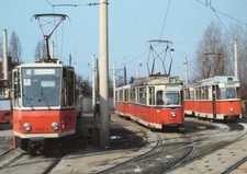 Postkarte :  BERLIN   -  Straßenbahn  am Bahnhof SCHÖNEWEIDE ,  17.03.1991