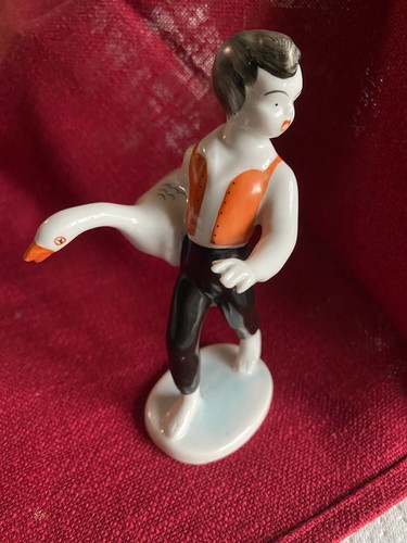 Porzellanfigur junge mit - ,