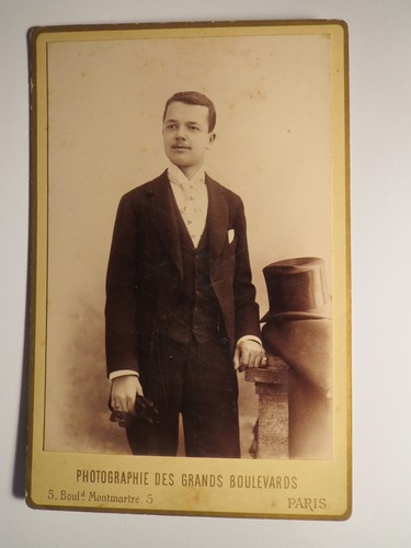 Paris stehender mann im - -,