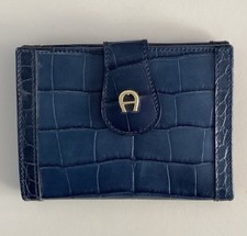 Damengeldbörse Étienne Aigner Blau. Krokoprägung