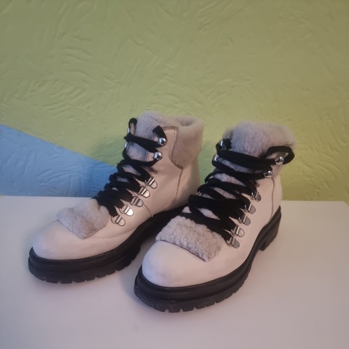 Weiße stiefel - ,